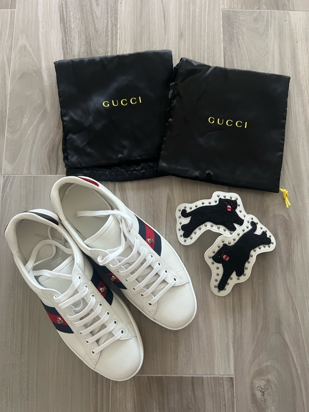 Gucci White Leather Low-Top Sneakers with Red and Navy Stripes